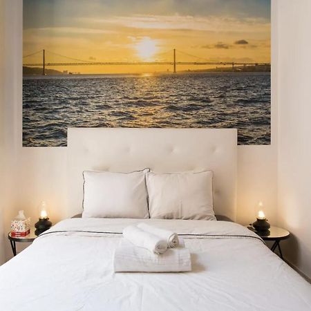 Beautiful 3-Story House In Chiado With A 40M² Private Terrace Apartment Lisbon Bagian luar foto