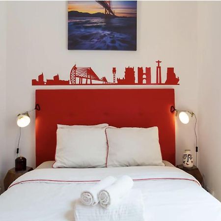 Beautiful 3-Story House In Chiado With A 40M² Private Terrace Apartment Lisbon Bagian luar foto