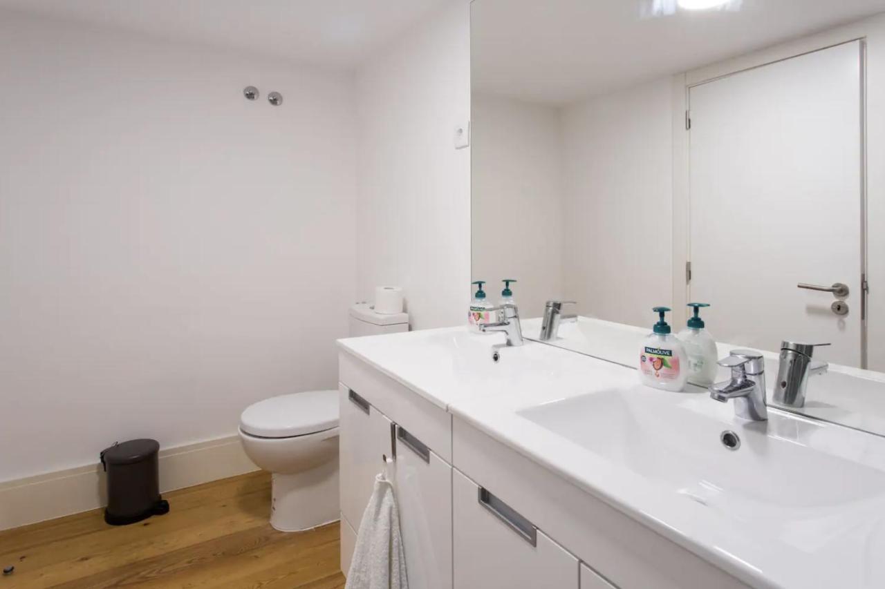 Beautiful 3-Story House In Chiado With A 40M² Private Terrace Apartment Lisbon Bagian luar foto