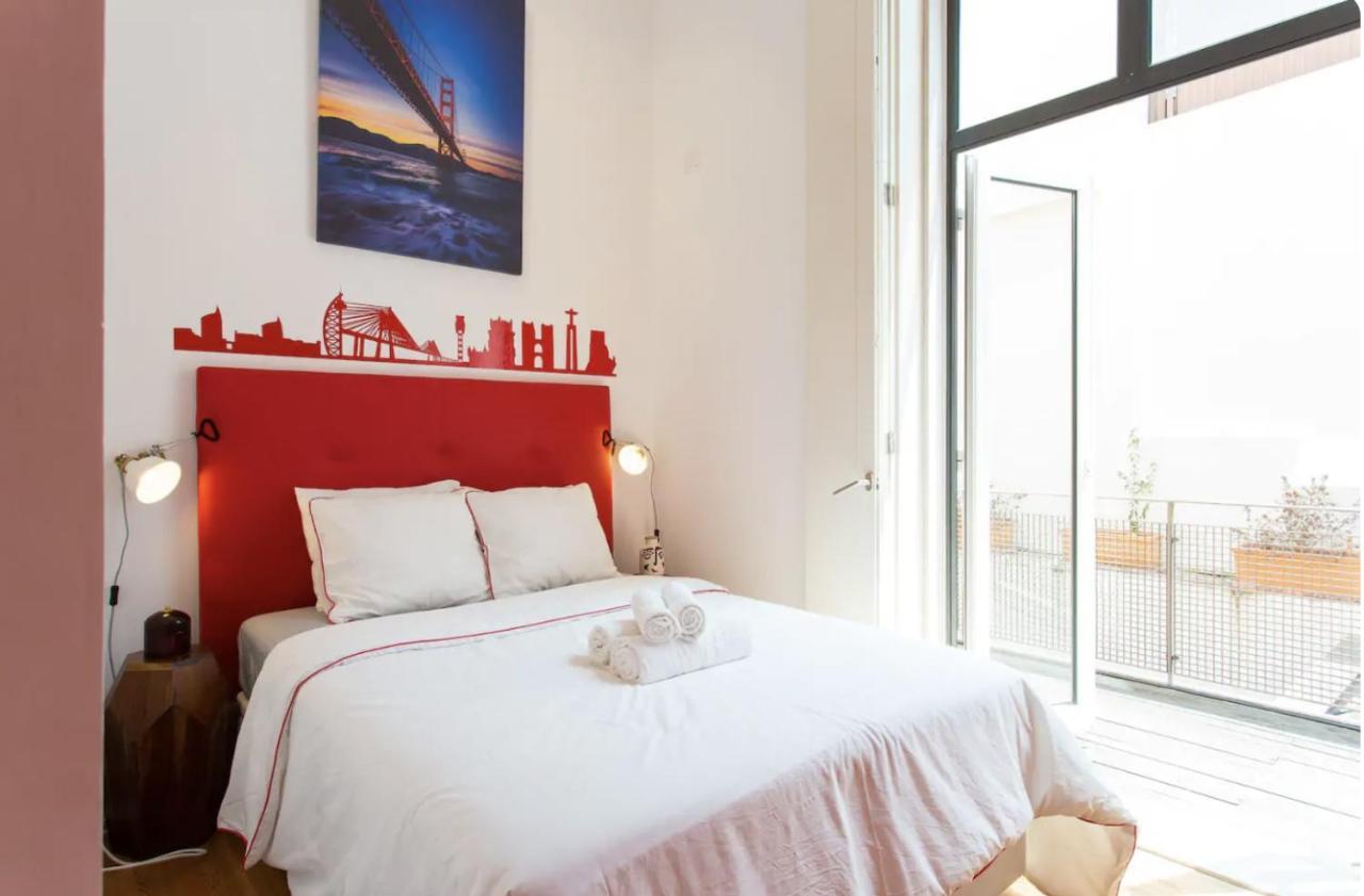 Beautiful 3-Story House In Chiado With A 40M² Private Terrace Apartment Lisbon Bagian luar foto