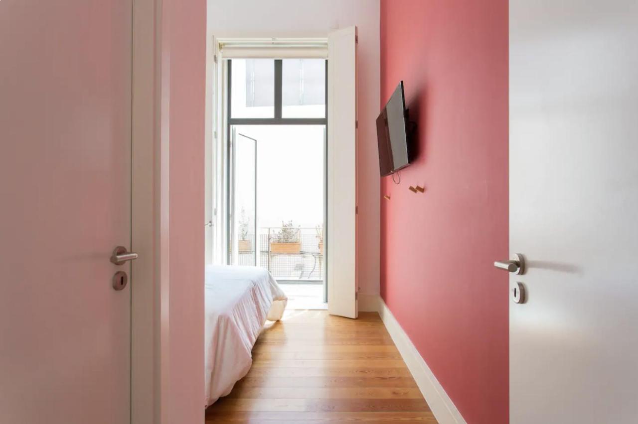 Beautiful 3-Story House In Chiado With A 40M² Private Terrace Apartment Lisbon Bagian luar foto