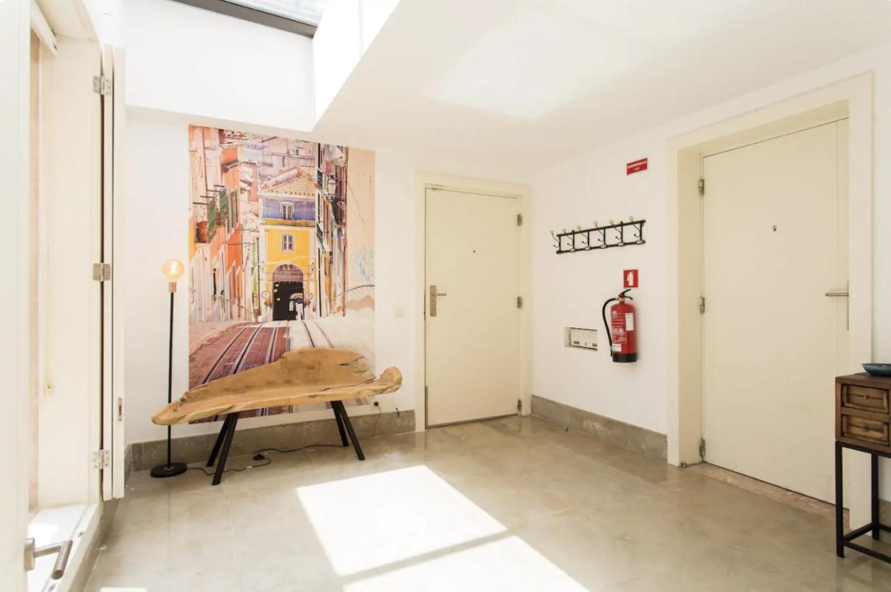 Beautiful 3-Story House In Chiado With A 40M² Private Terrace Apartment Lisbon Bagian luar foto