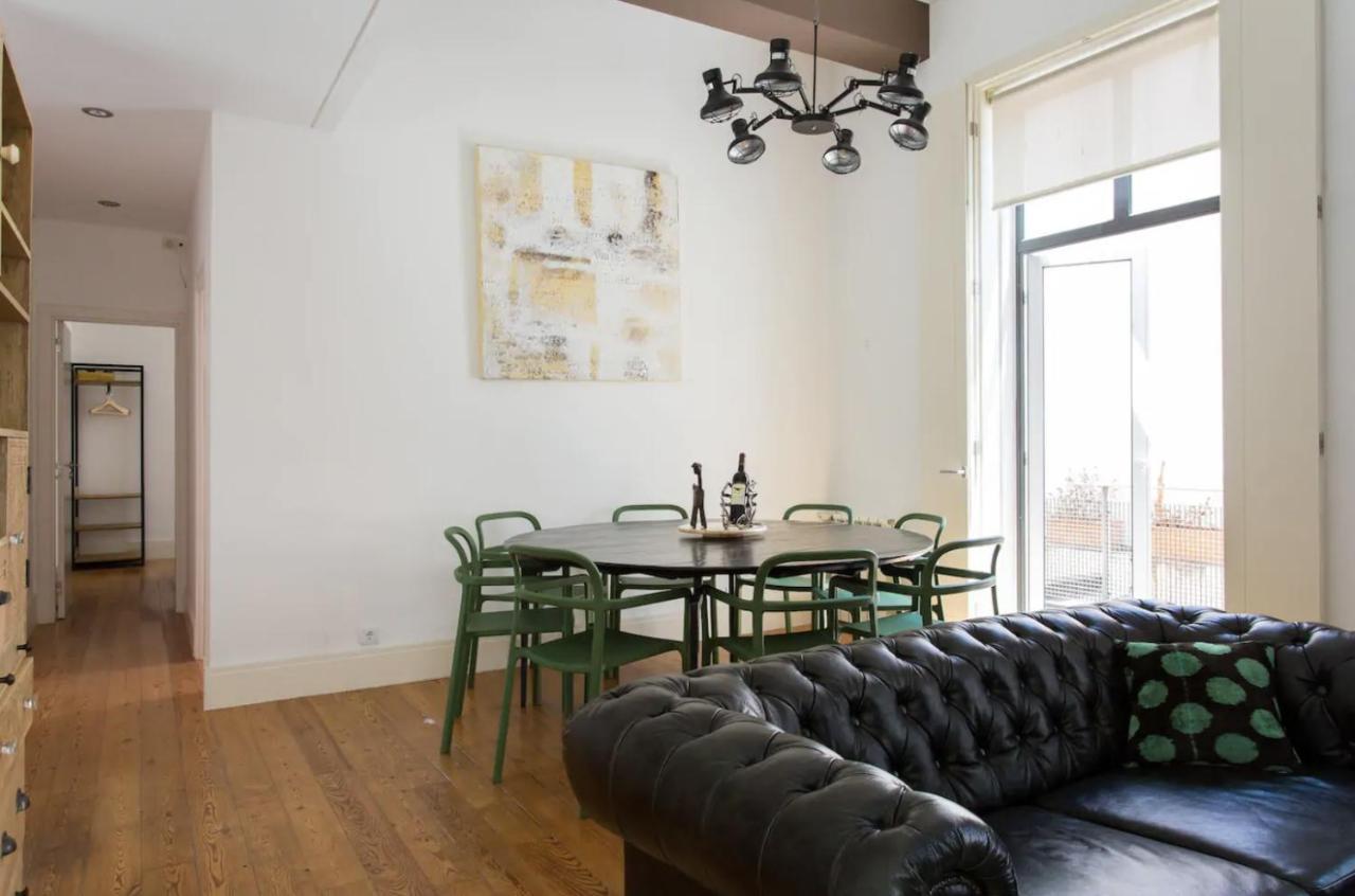 Beautiful 3-Story House In Chiado With A 40M² Private Terrace Apartment Lisbon Bagian luar foto