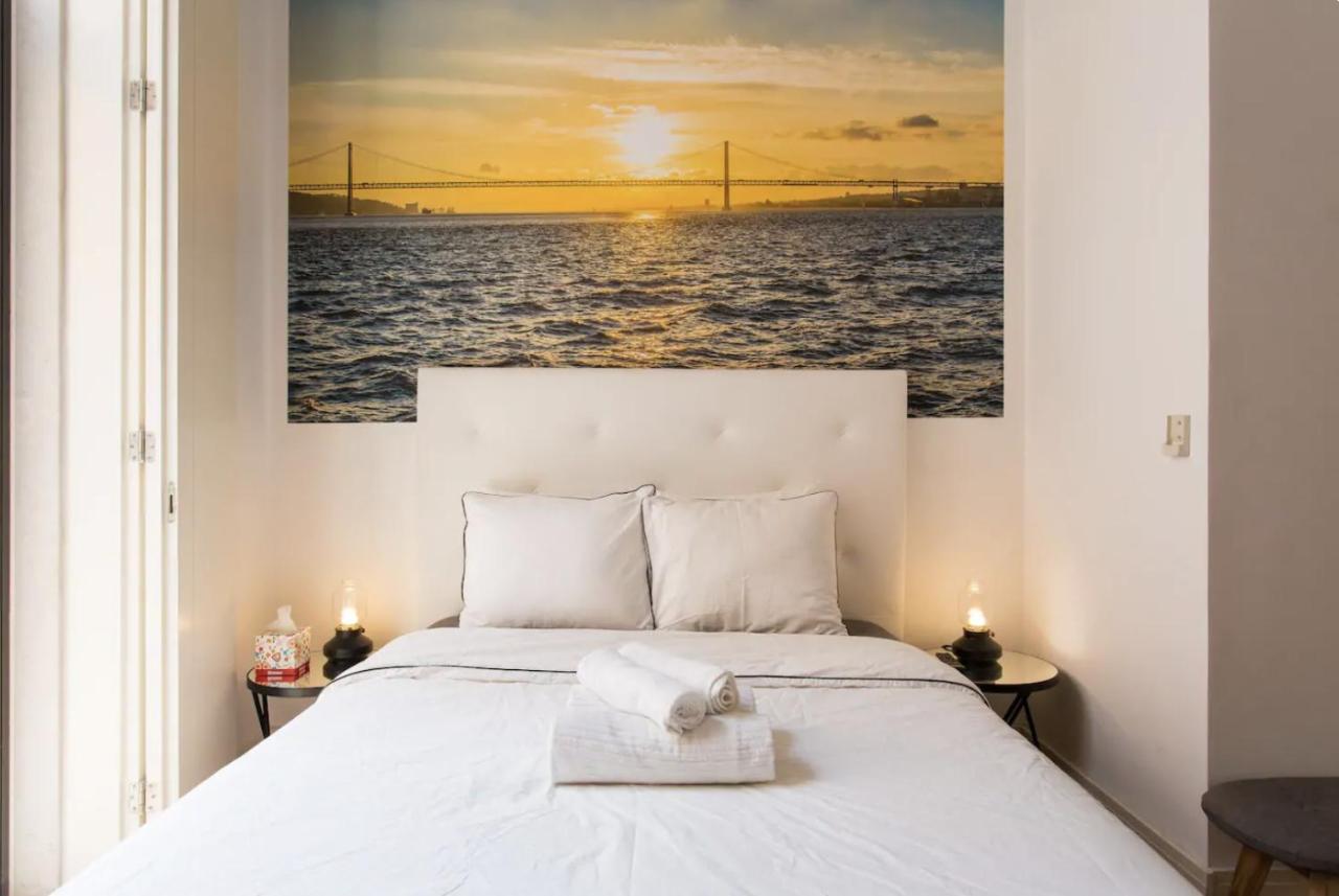 Beautiful 3-Story House In Chiado With A 40M² Private Terrace Apartment Lisbon Bagian luar foto