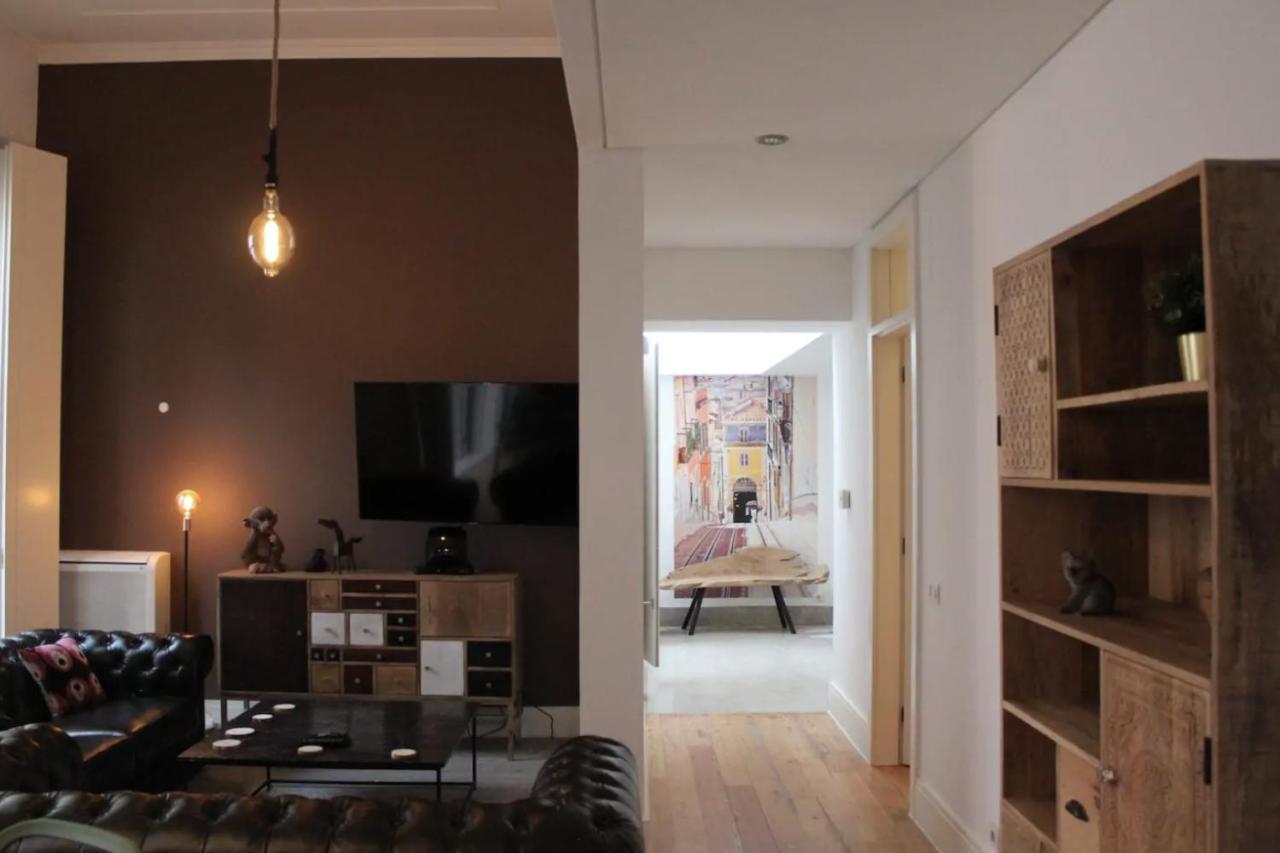 Beautiful 3-Story House In Chiado With A 40M² Private Terrace Apartment Lisbon Bagian luar foto