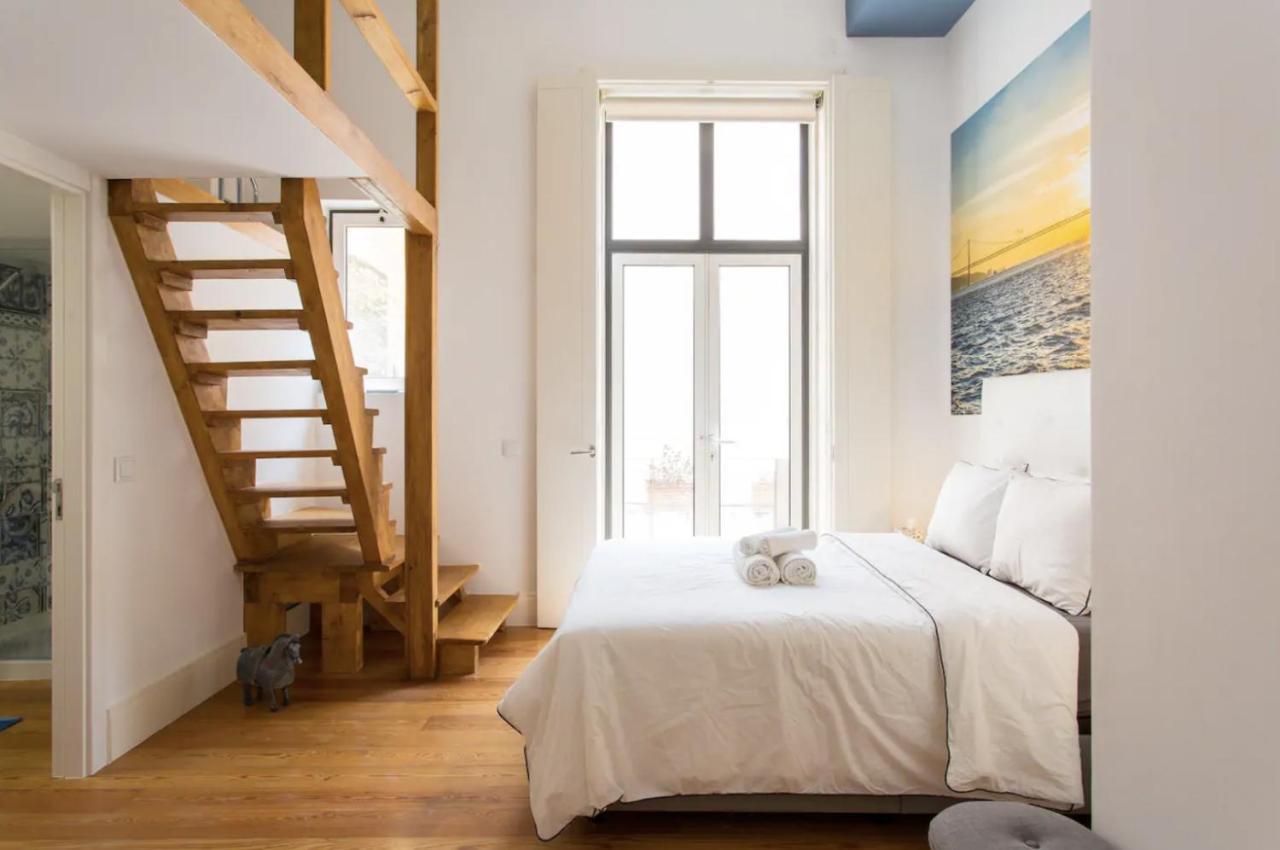 Beautiful 3-Story House In Chiado With A 40M² Private Terrace Apartment Lisbon Bagian luar foto