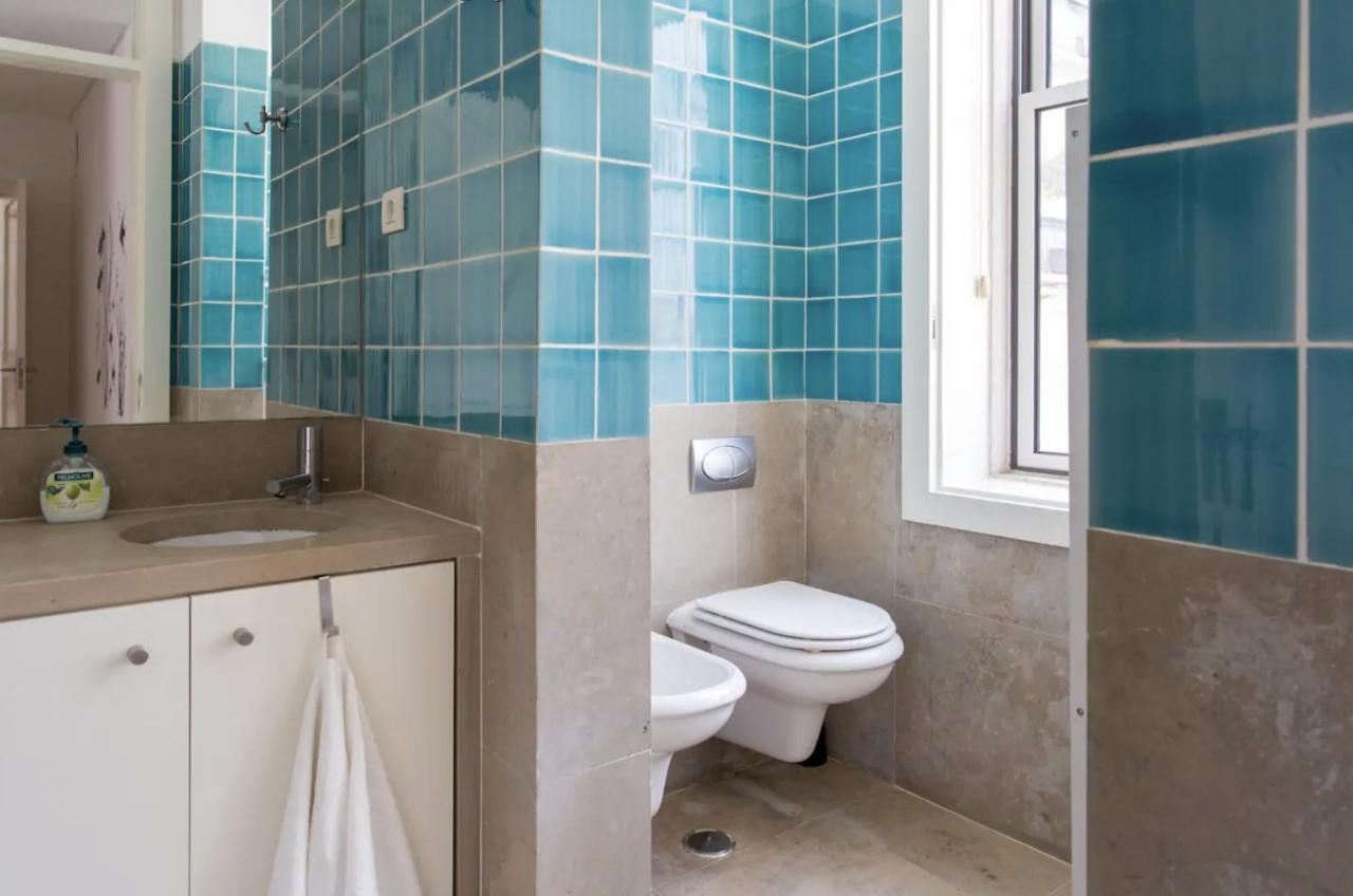 Beautiful 3-Story House In Chiado With A 40M² Private Terrace Apartment Lisbon Bagian luar foto