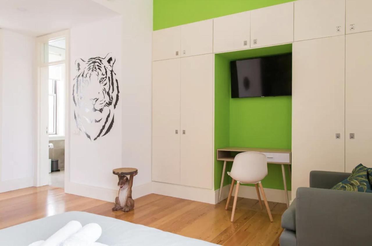 Beautiful 3-Story House In Chiado With A 40M² Private Terrace Apartment Lisbon Bagian luar foto