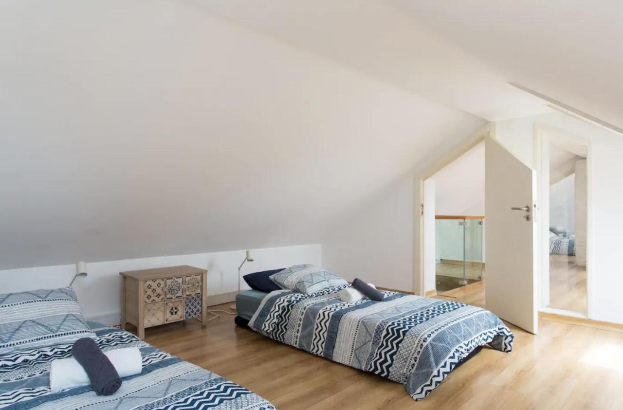 Beautiful 3-Story House In Chiado With A 40M² Private Terrace Apartment Lisbon Bagian luar foto