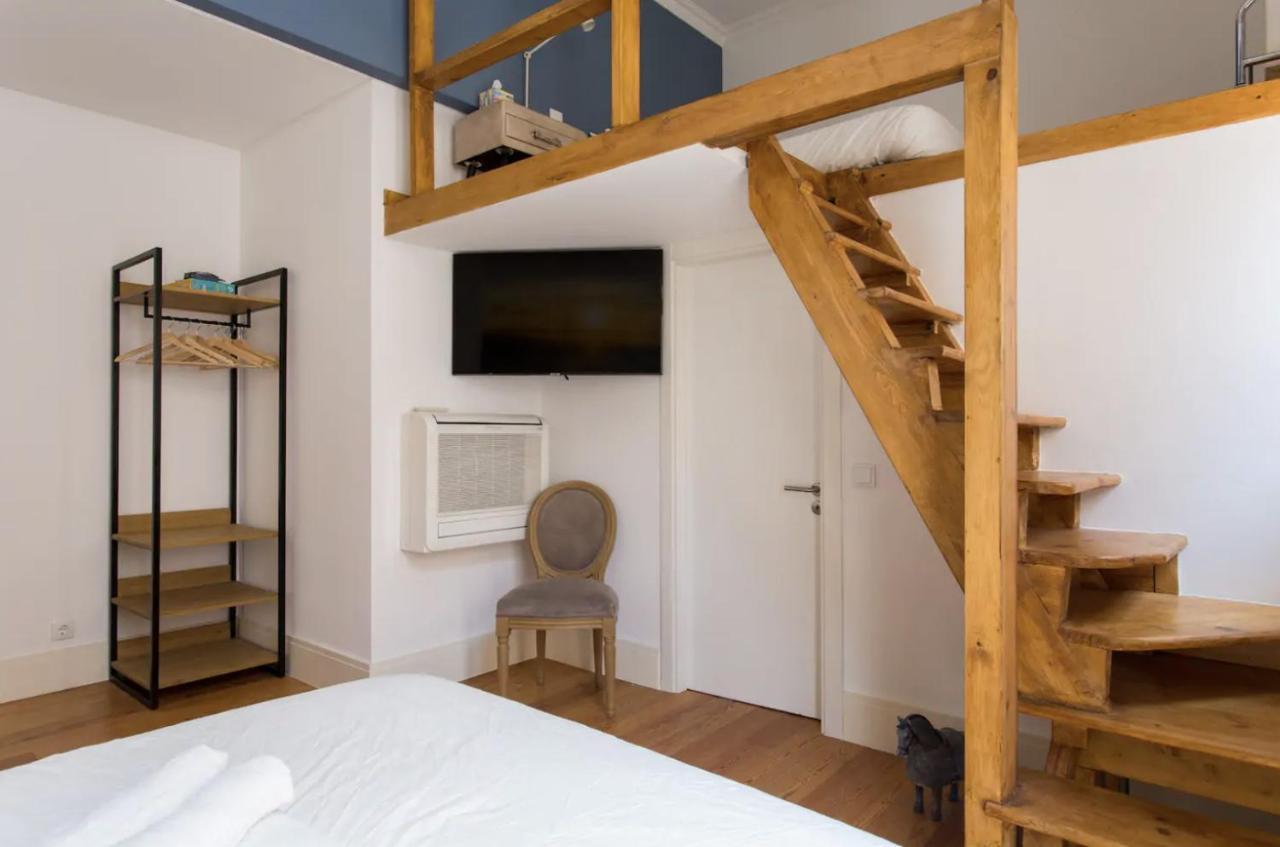 Beautiful 3-Story House In Chiado With A 40M² Private Terrace Apartment Lisbon Bagian luar foto