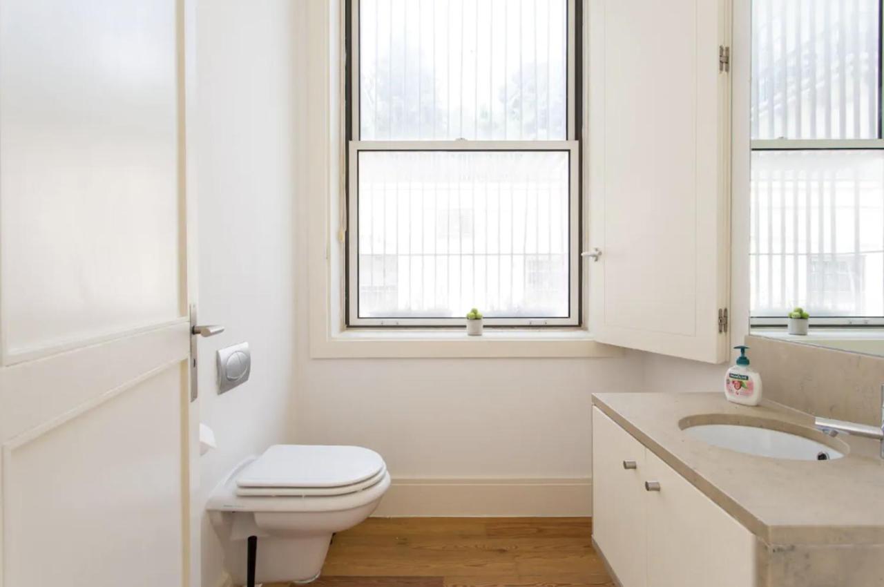 Beautiful 3-Story House In Chiado With A 40M² Private Terrace Apartment Lisbon Bagian luar foto
