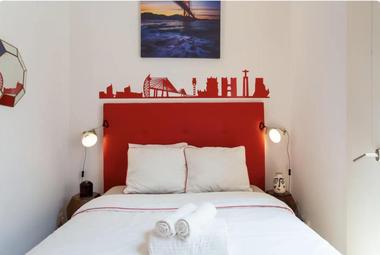 Beautiful 3-Story House In Chiado With A 40M² Private Terrace Apartment Lisbon Bagian luar foto