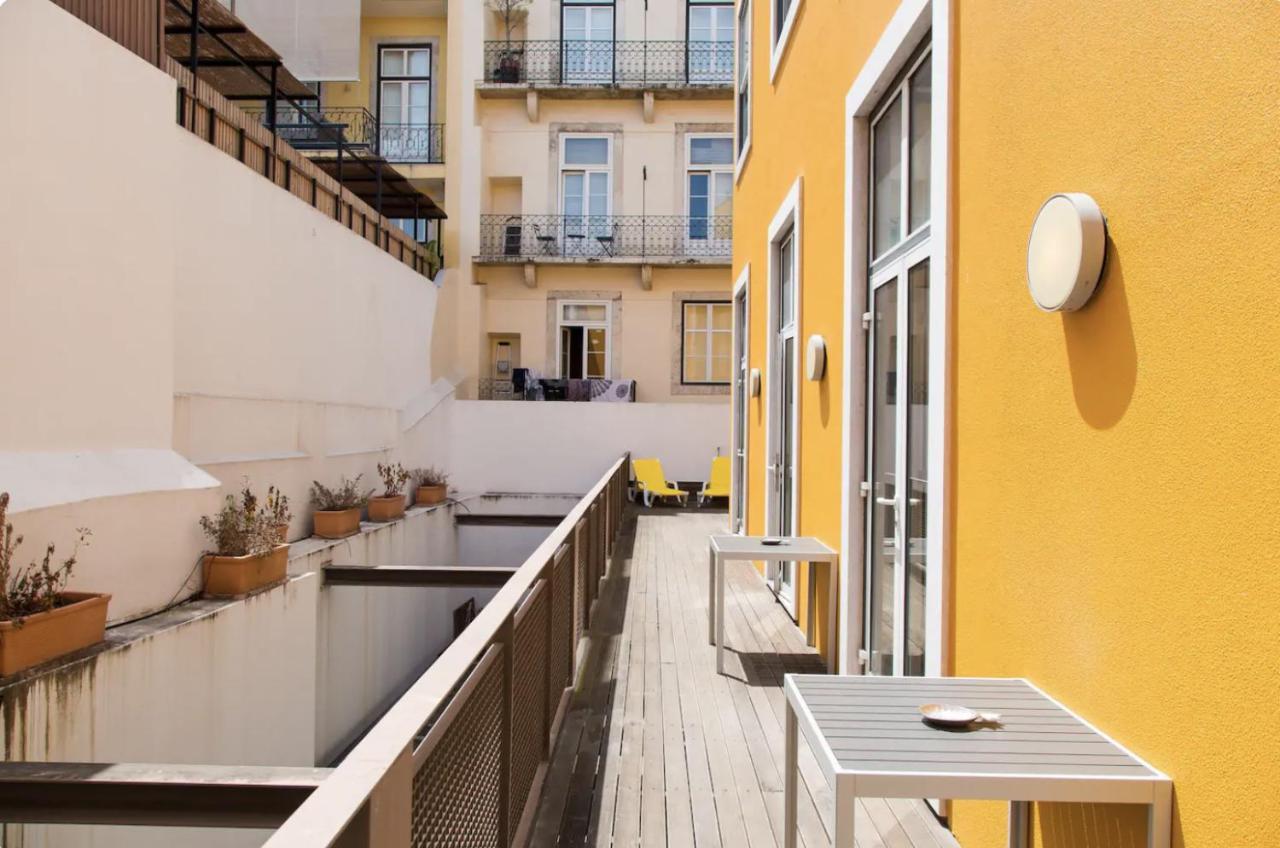 Beautiful 3-Story House In Chiado With A 40M² Private Terrace Apartment Lisbon Bagian luar foto