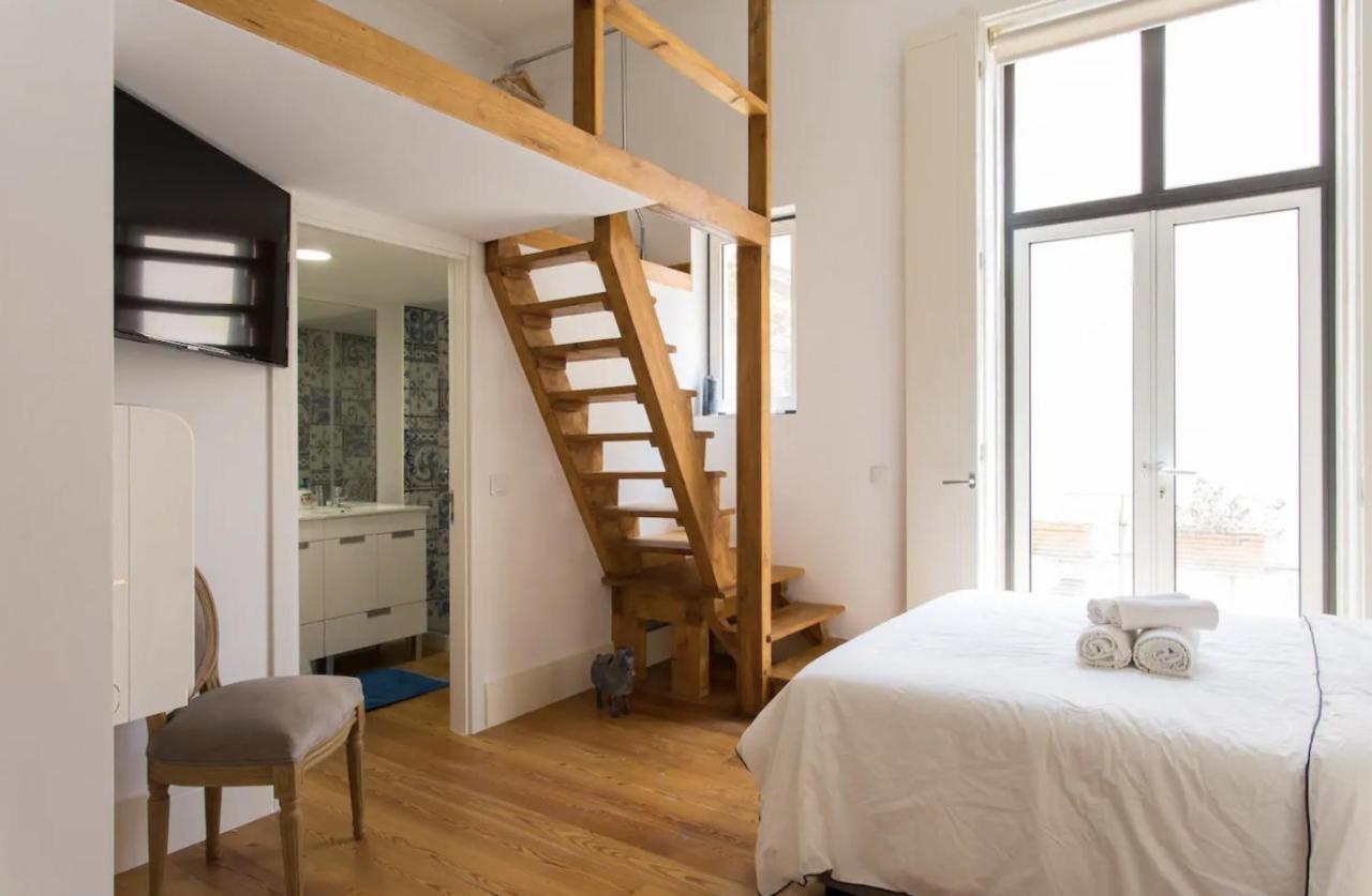 Beautiful 3-Story House In Chiado With A 40M² Private Terrace Apartment Lisbon Bagian luar foto