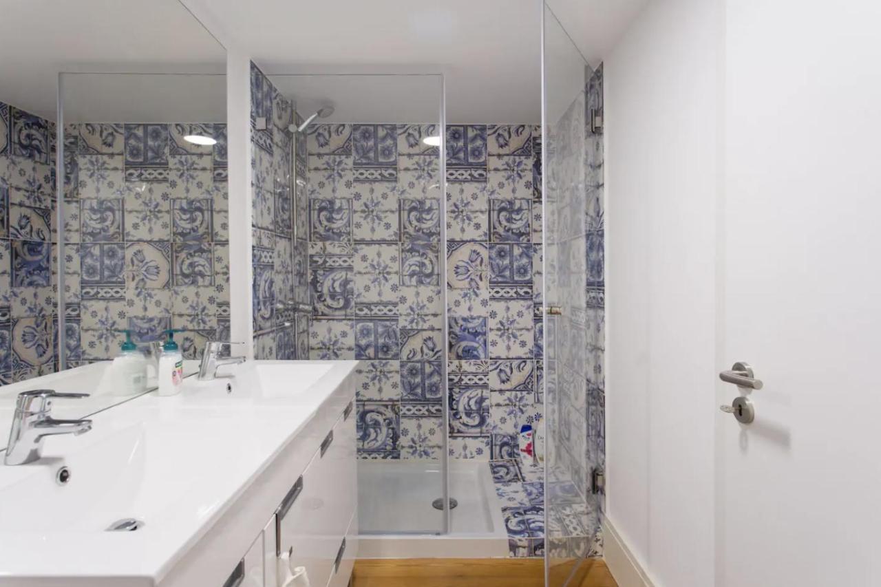 Beautiful 3-Story House In Chiado With A 40M² Private Terrace Apartment Lisbon Bagian luar foto
