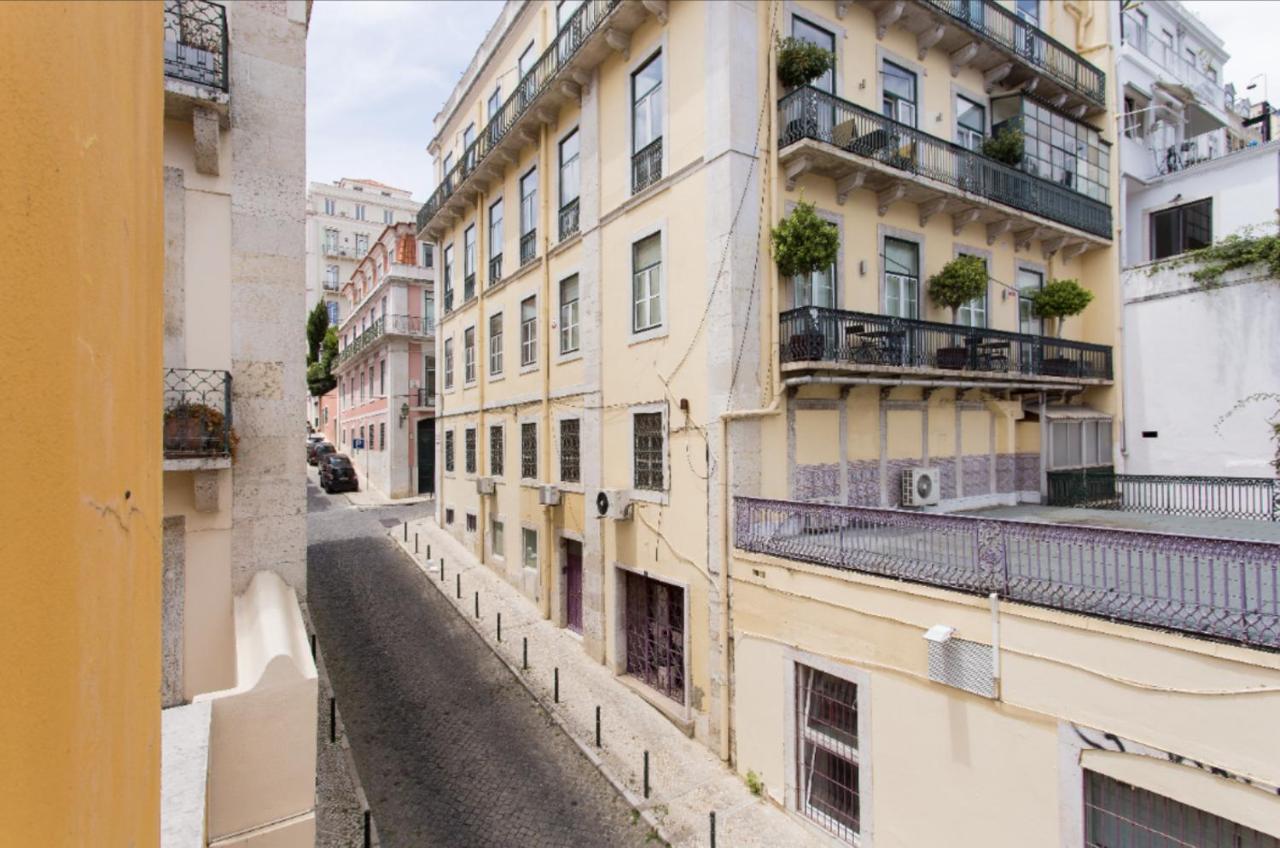 Beautiful 3-Story House In Chiado With A 40M² Private Terrace Apartment Lisbon Bagian luar foto